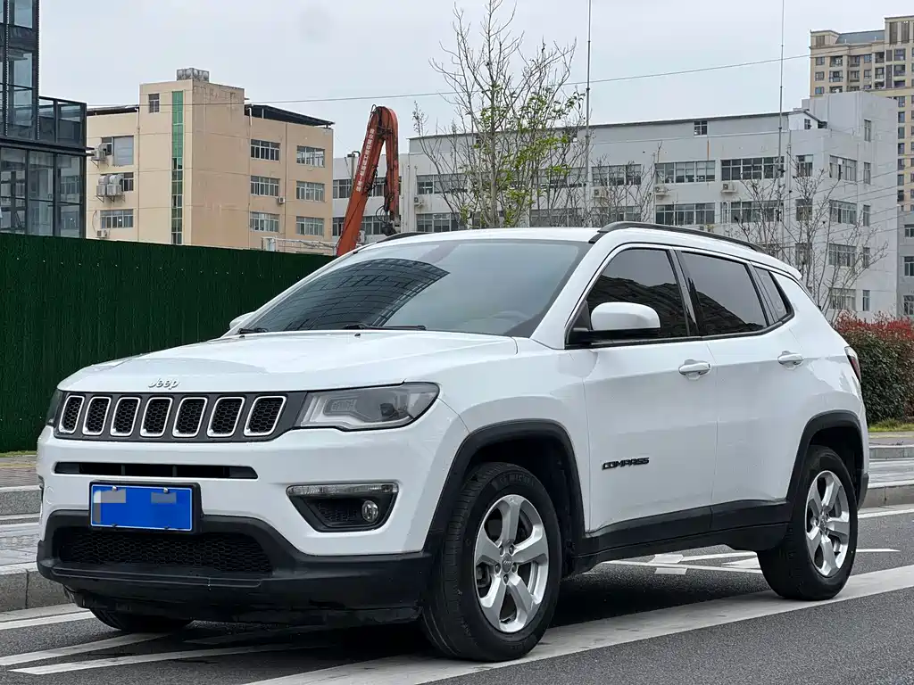 Jeep Compass 2018 — фото 1
