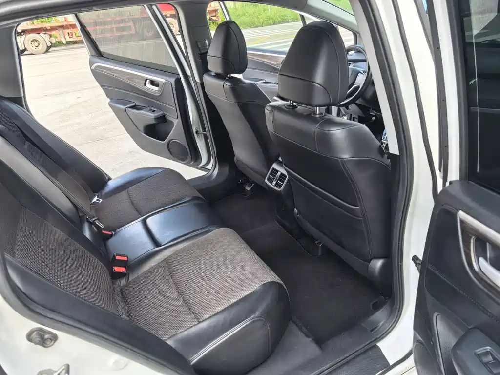 Honda Jade 2018 — фото 14