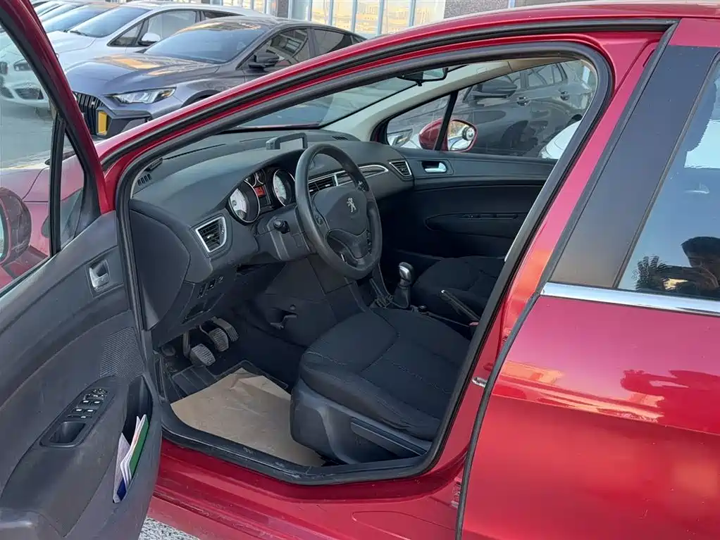 Peugeot 308 2015 — фото 19