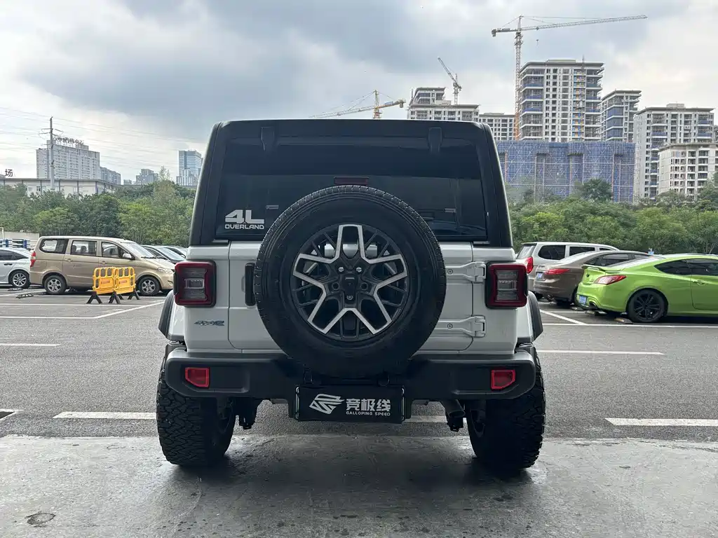Jeep Wrangler New Energy 2023 — фото 13