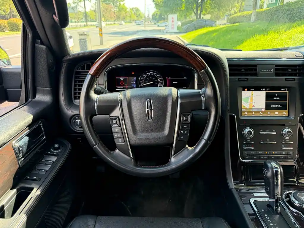 Lincoln Navigator 2018 — фото 14