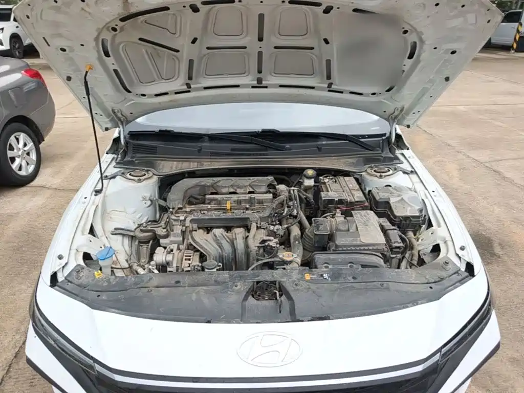 Hyundai Elantra 2023 — фото 16