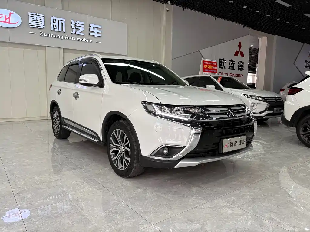 Mitsubishi Outlander 2017 — фото 10