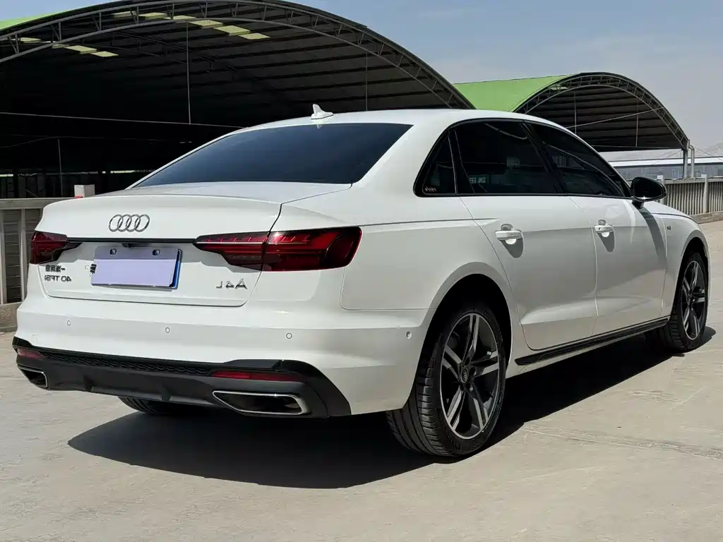Audi A4L 2023 — фото 6