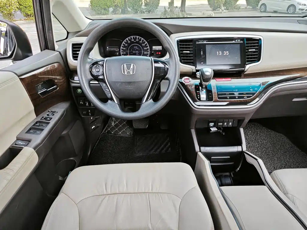 Honda Odyssey 2016 — фото 11