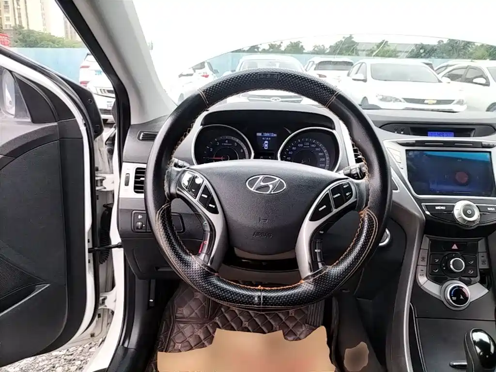 Hyundai Elantra Langdong 2015 — фото 11