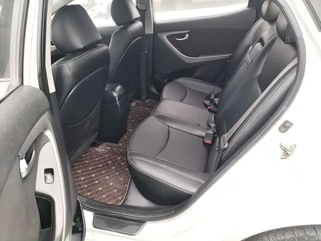Hyundai Elantra Langdong 2015 — фото 17