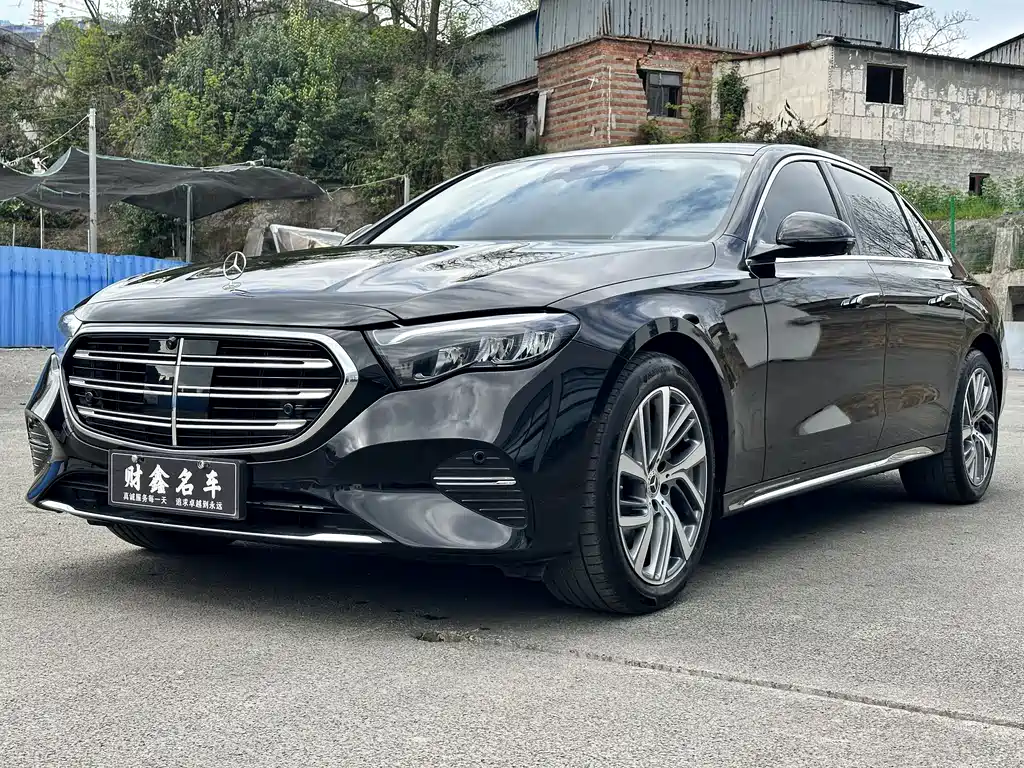Mercedes-Benz E-Class 2025 — фото 1