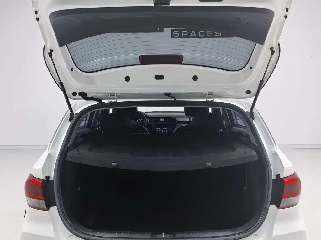 Kia KX Cross 2018 — фото 10