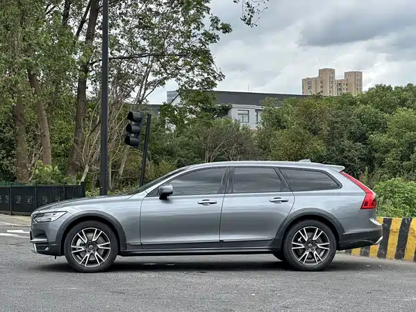 Volvo V90 2020
