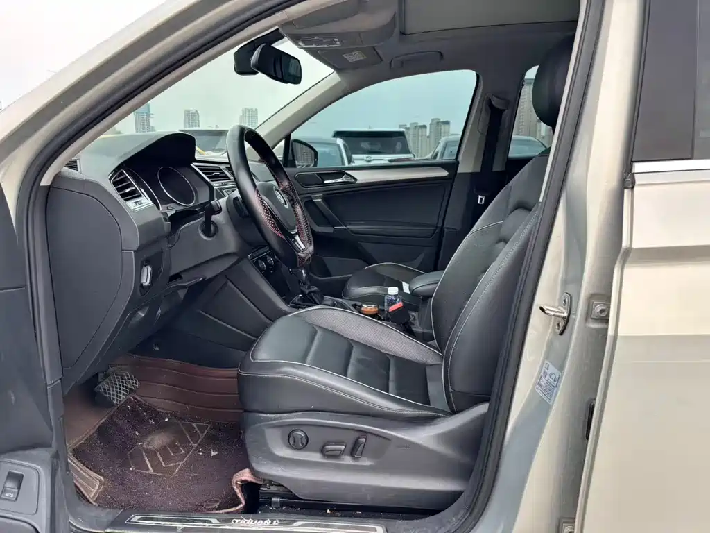 Volkswagen Tiguan L 2017 — фото 8