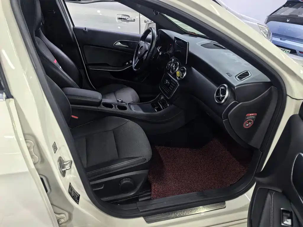 Mercedes-Benz A-Class 2015 — фото 8