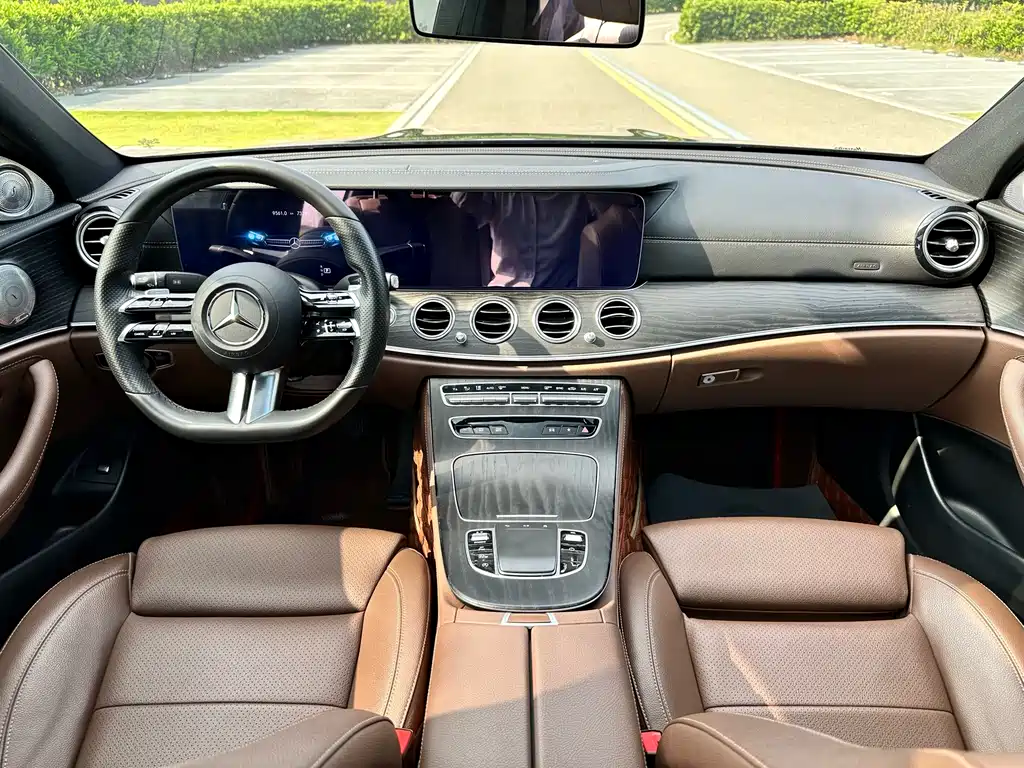 Mercedes-Benz E-Class 2022 — фото 12