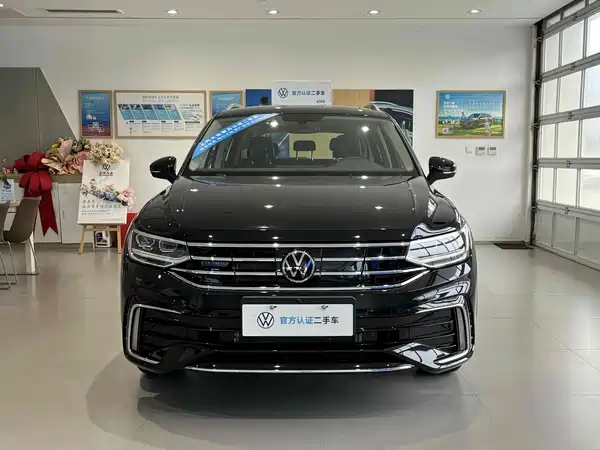 Volkswagen Tiguan L Plug-In Hybrid 2025