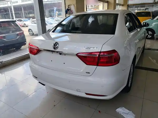 Volkswagen Lavida 2015
