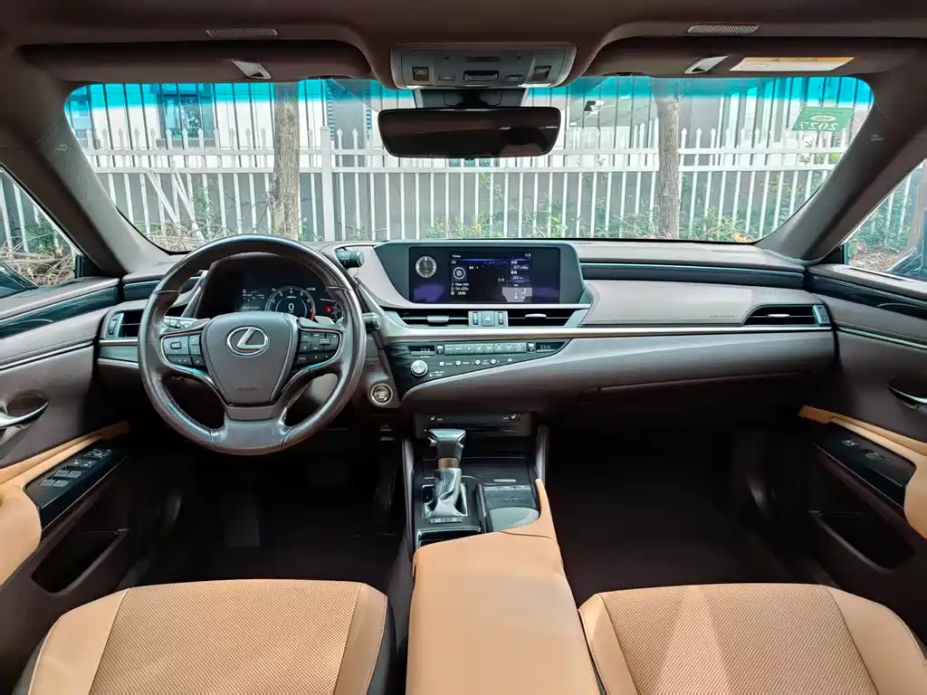 Lexus ES 2021 — фото 16