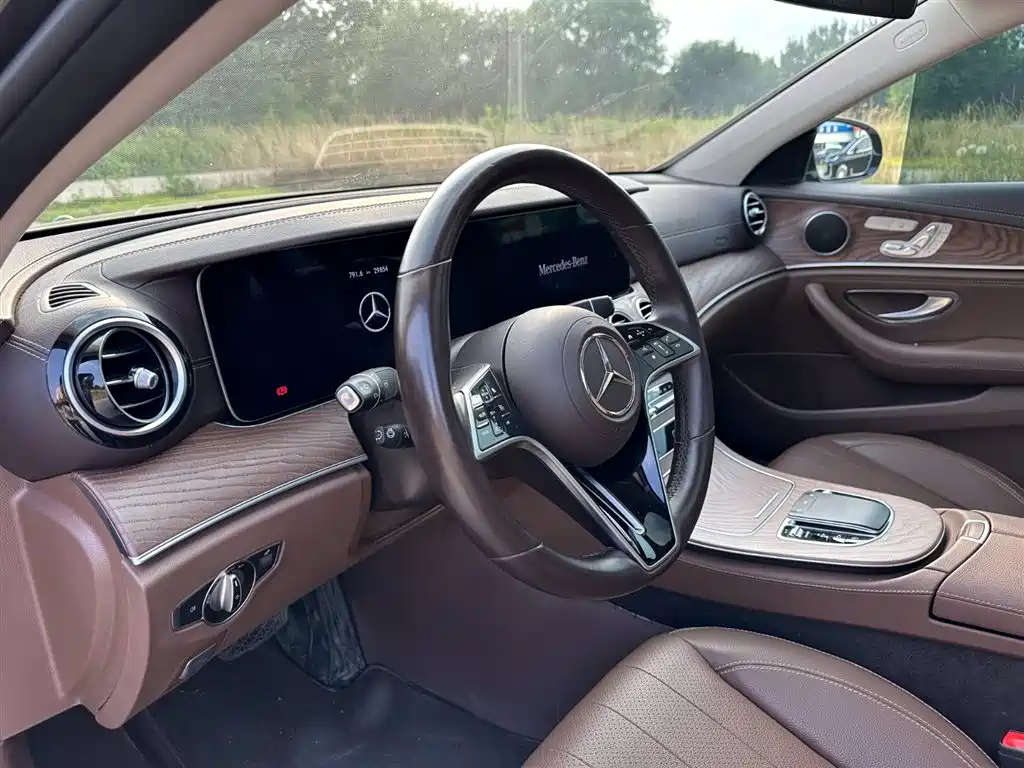 Mercedes-Benz E-Class 2023 — фото 14