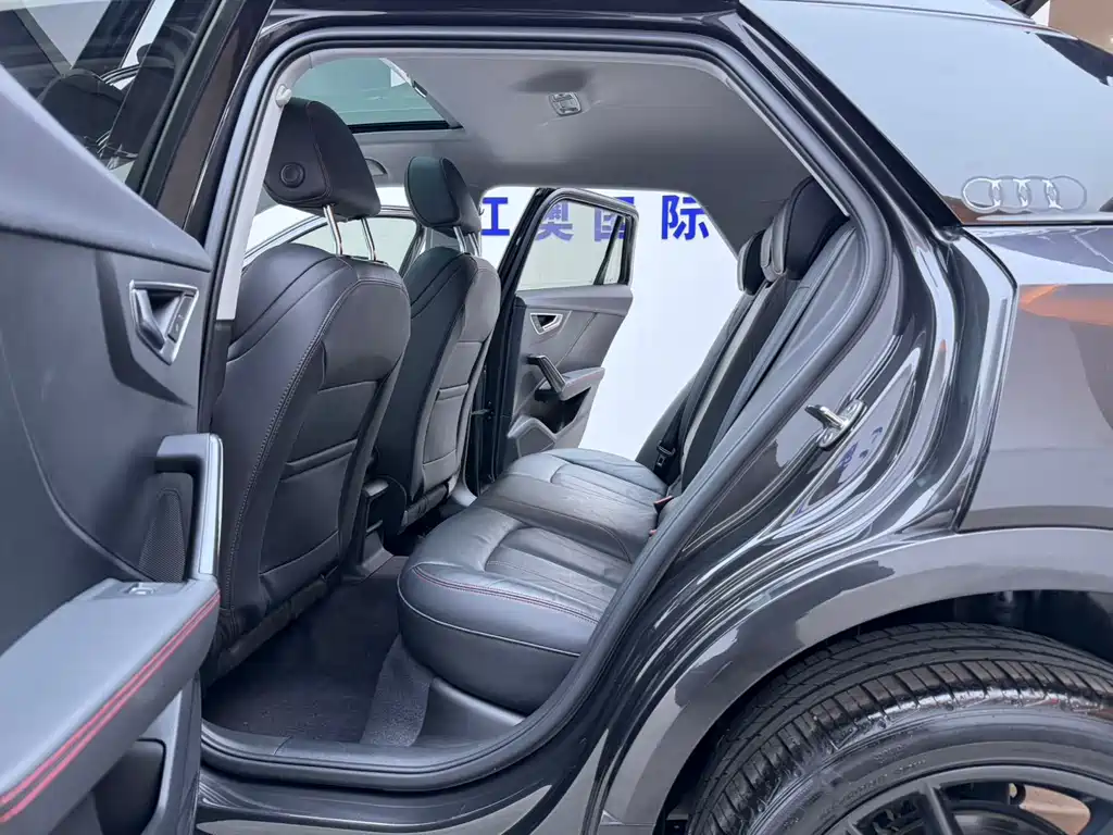 Audi Q2L 2023 — фото 14
