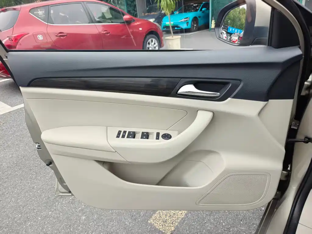 Roewe 360 2017