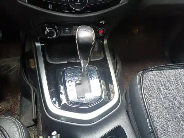 Nissan Terra 2019