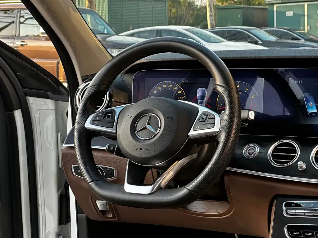 Mercedes-Benz E-Class 2018 — фото 15