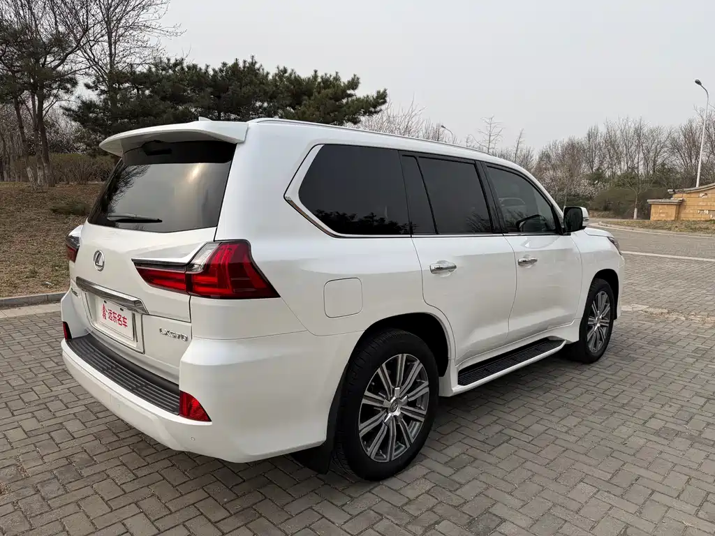 Lexus LX 2016 — фото 9