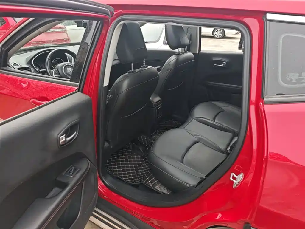 Jeep Compass 2017 — фото 17