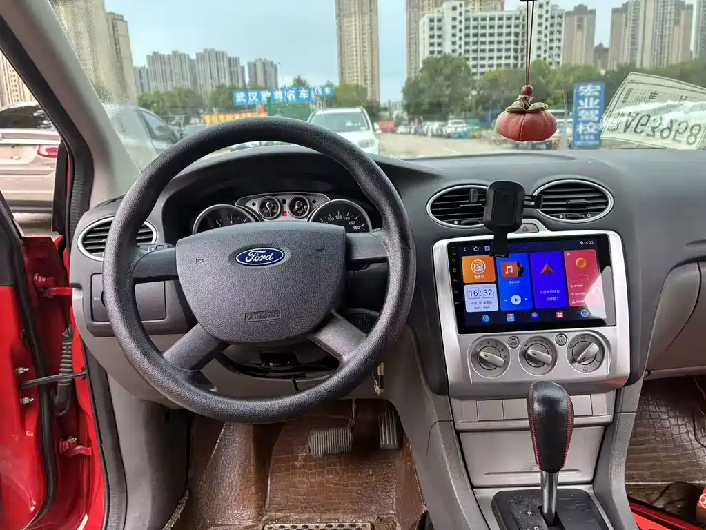 Ford Focus 2015 — фото 8