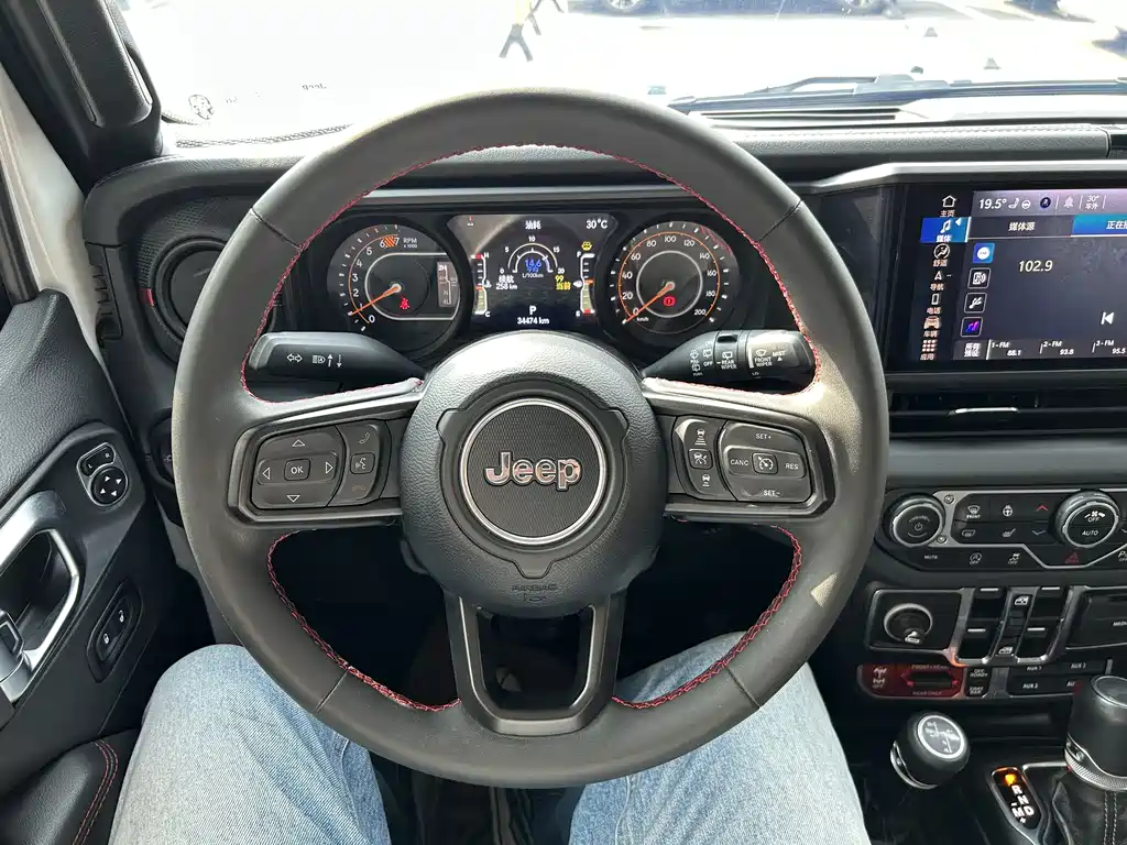 Jeep Wrangler 2023 — фото 11