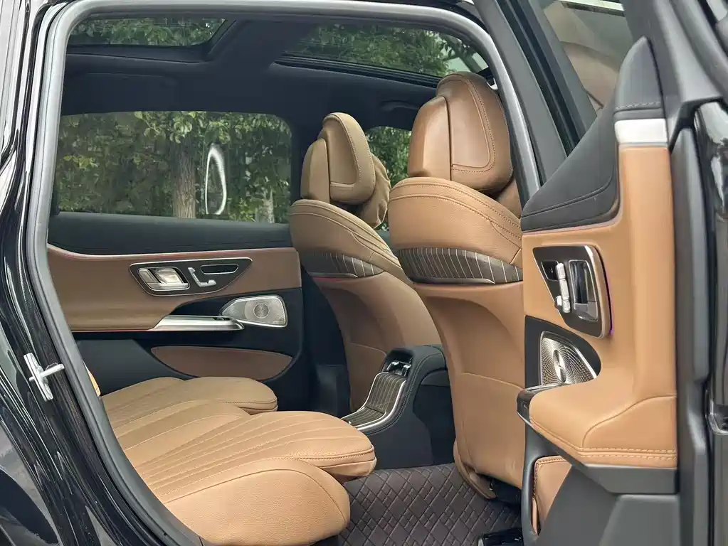Mercedes-Benz E-Class 2025 — фото 13