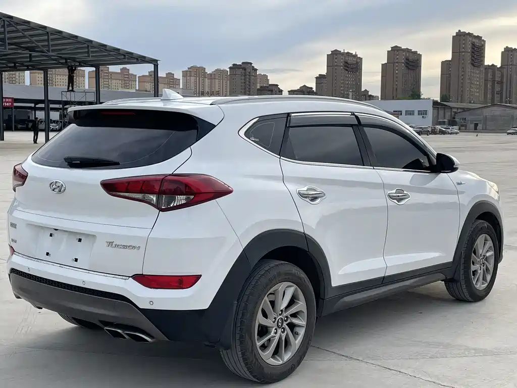Hyundai Tucson 2015 — фото 9