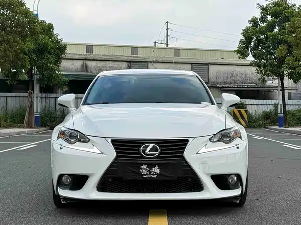 Lexus IS 2013
