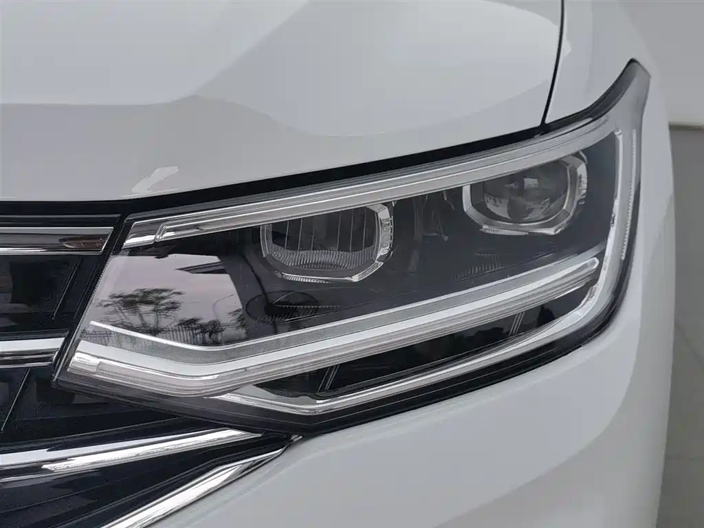 Volkswagen Tiguan L PHEV 2023