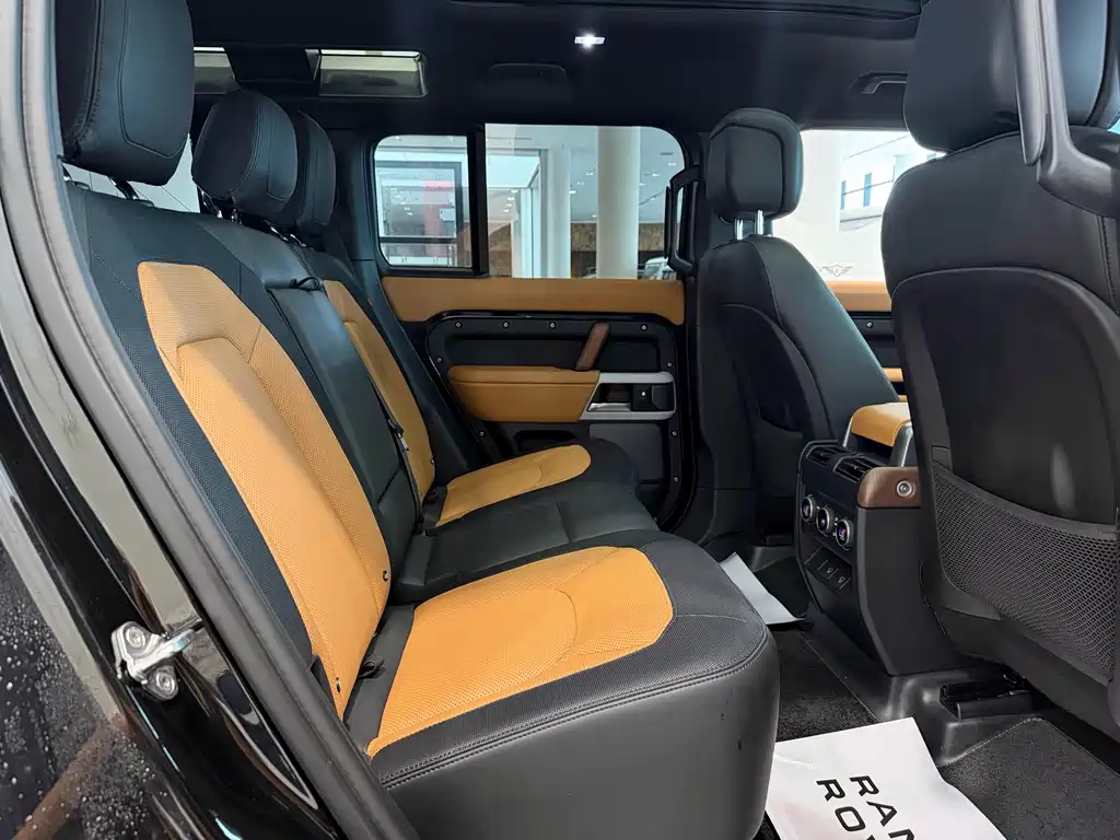 Land Rover Defender 2024 — фото 18