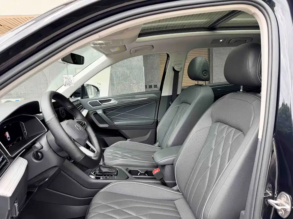 Volkswagen Tiguan L 2023 — фото 8