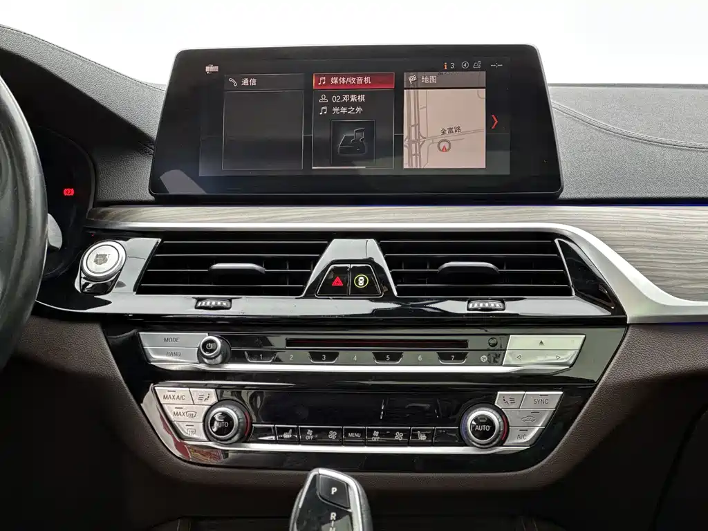 BMW 5 Series New Energy 2019 — фото 7