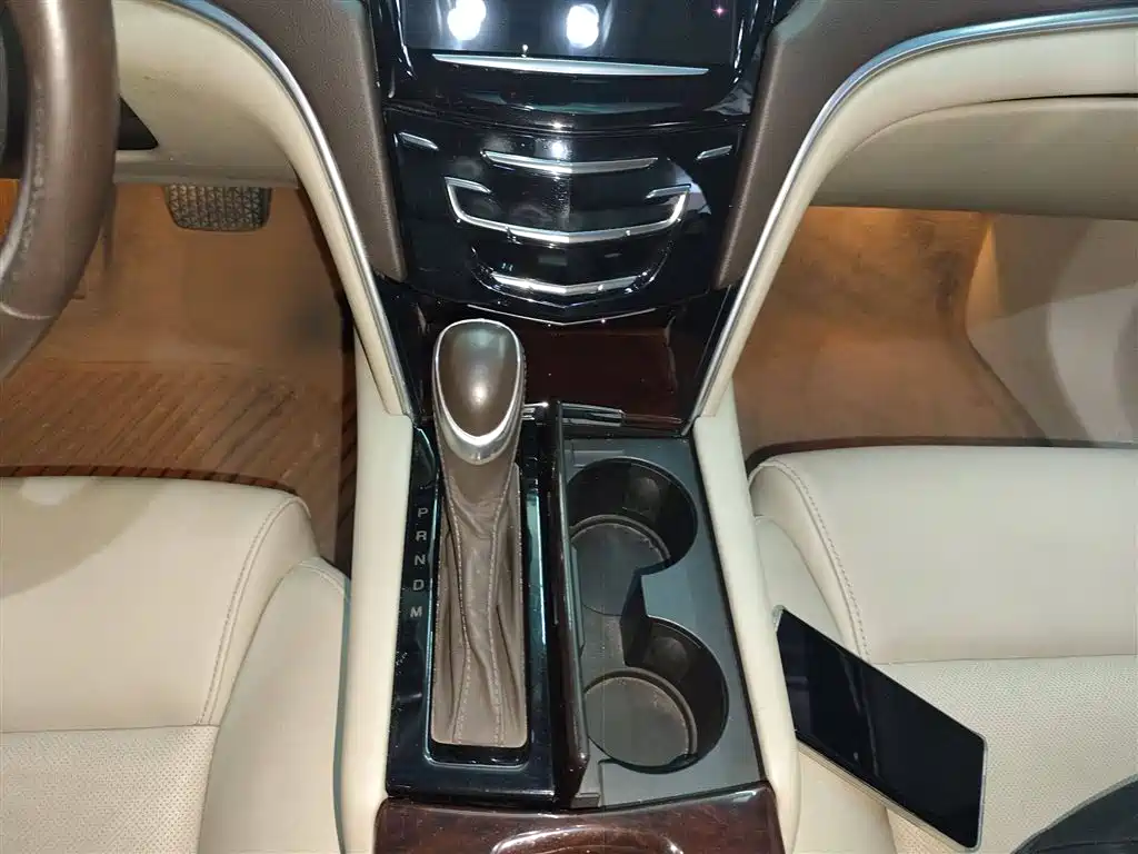 Cadillac XTS 2015 — фото 7
