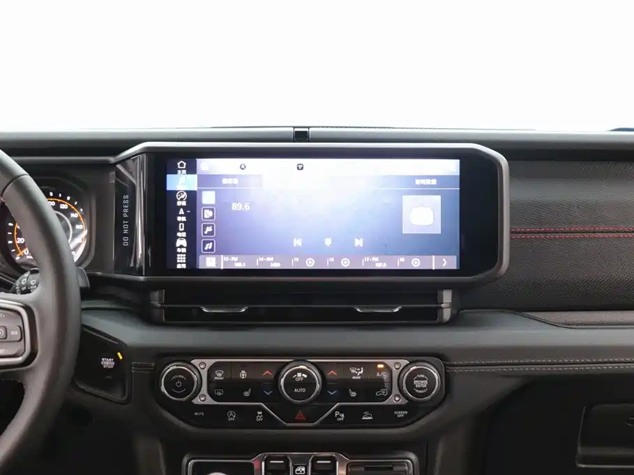 Jeep Wrangler 2023 — фото 18