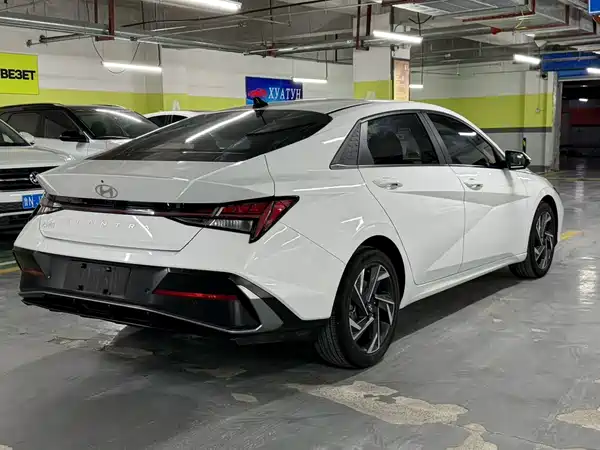 Hyundai Elantra 2023