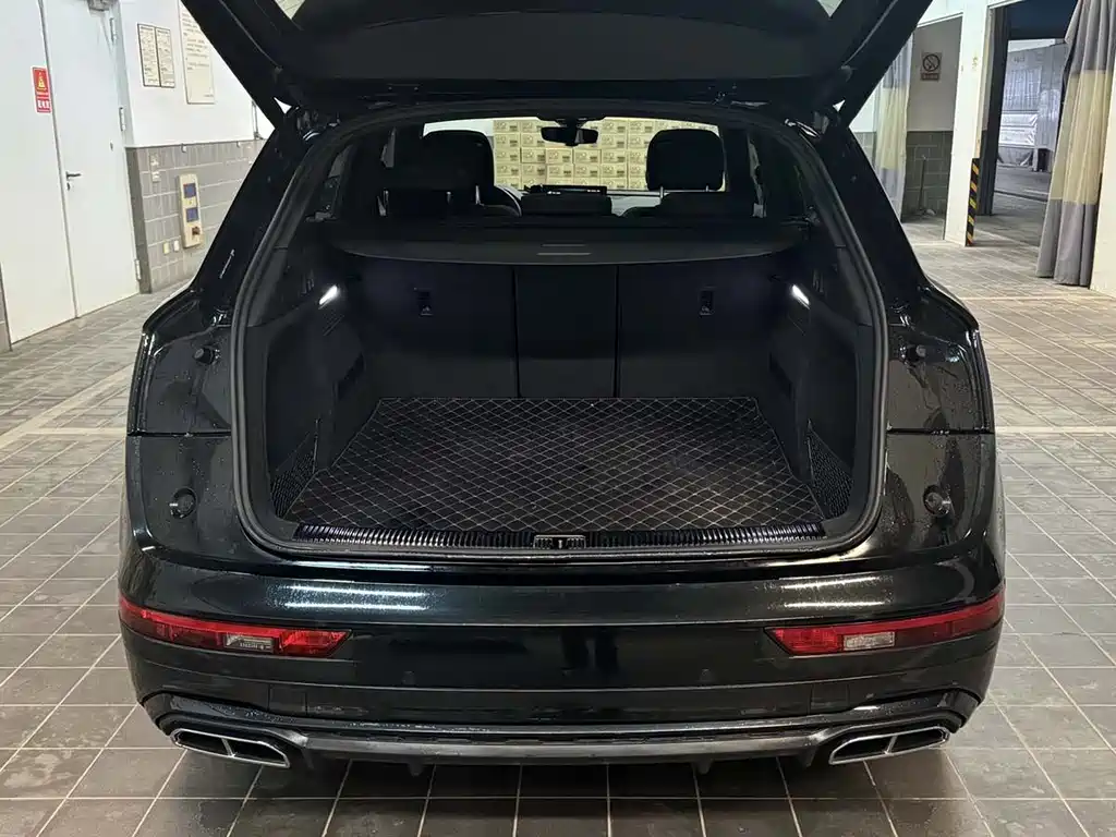 Audi Q5L 2023 — фото 20