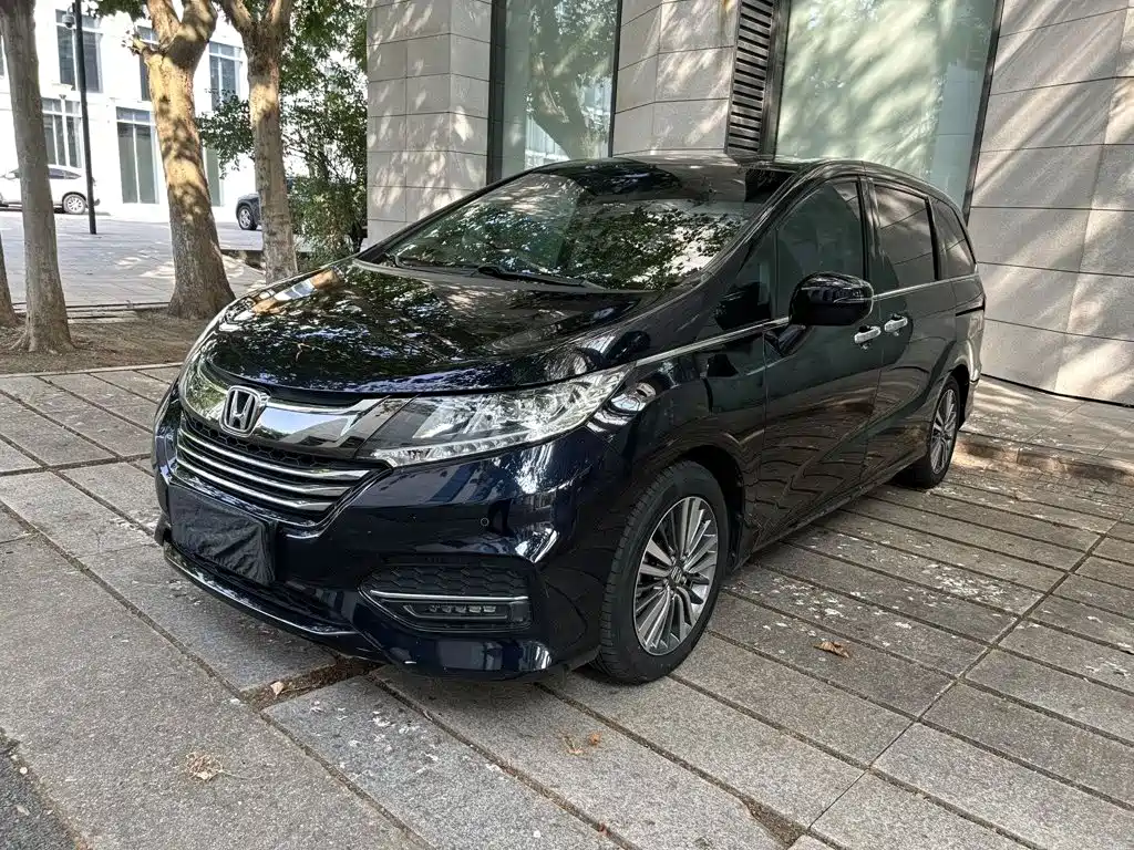 Honda Odyssey 2018 — фото 1