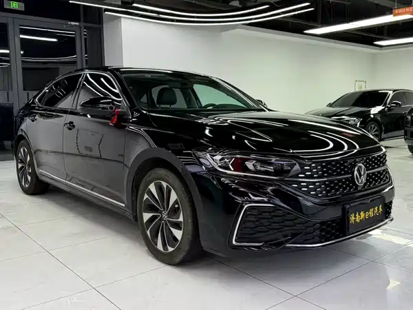 Volkswagen Passat 2023