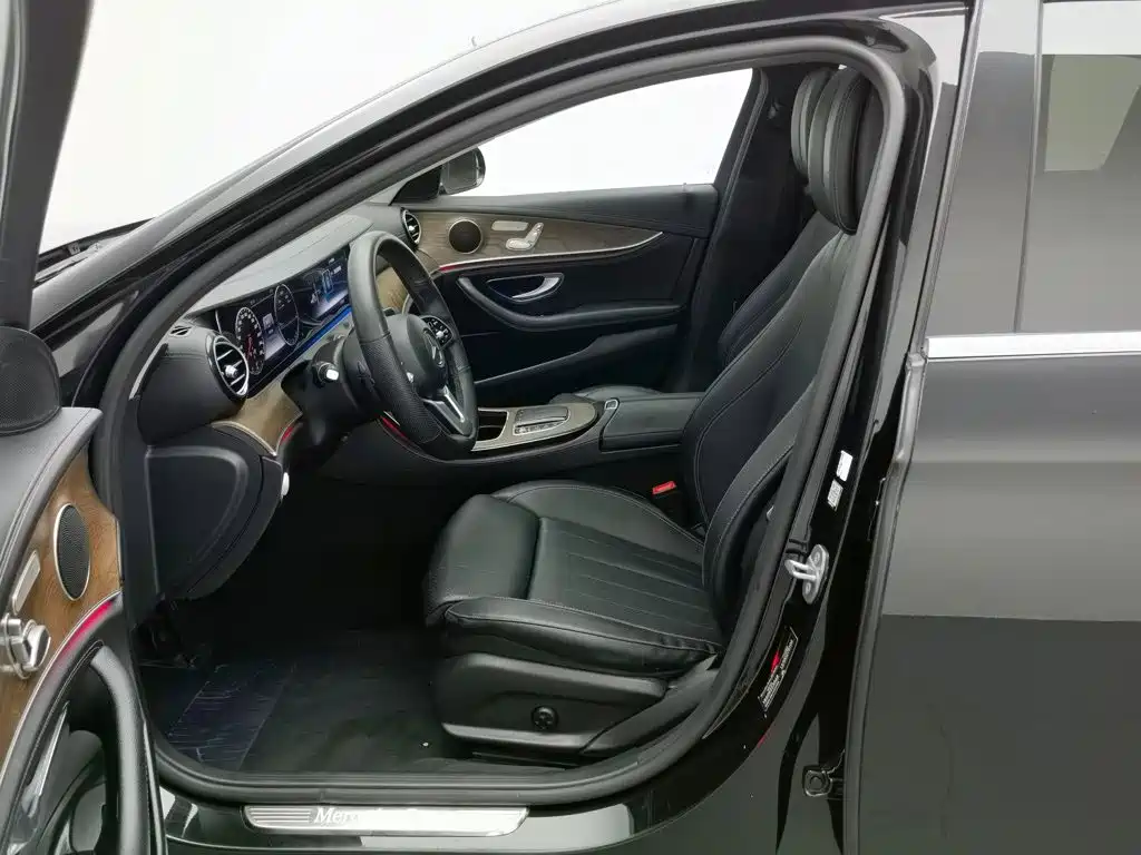 Mercedes-Benz E-Class 2019 — фото 10