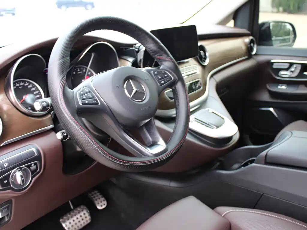 Mercedes-Benz V-Class 2024 — фото 10