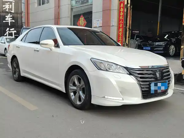 Toyota Crown 2015