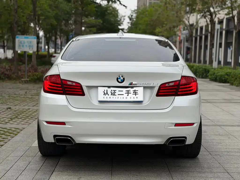 BMW 5 Series 2015 — фото 12
