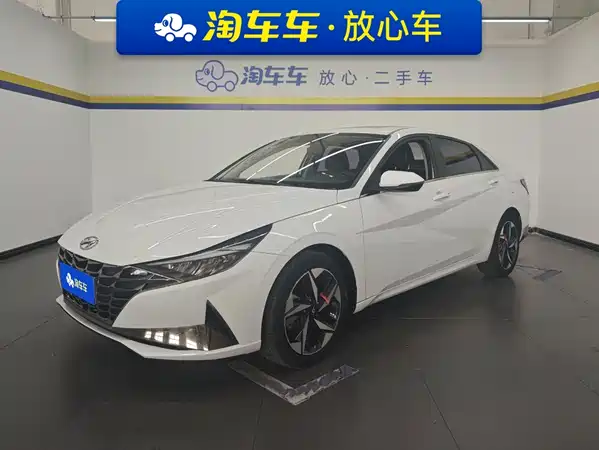 Hyundai Elantra 2022
