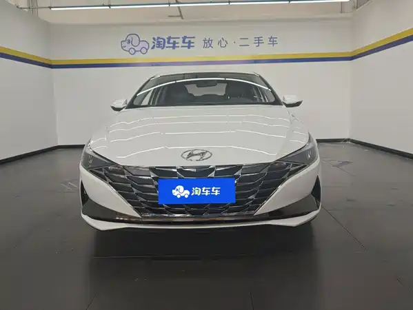 Hyundai Elantra 2022