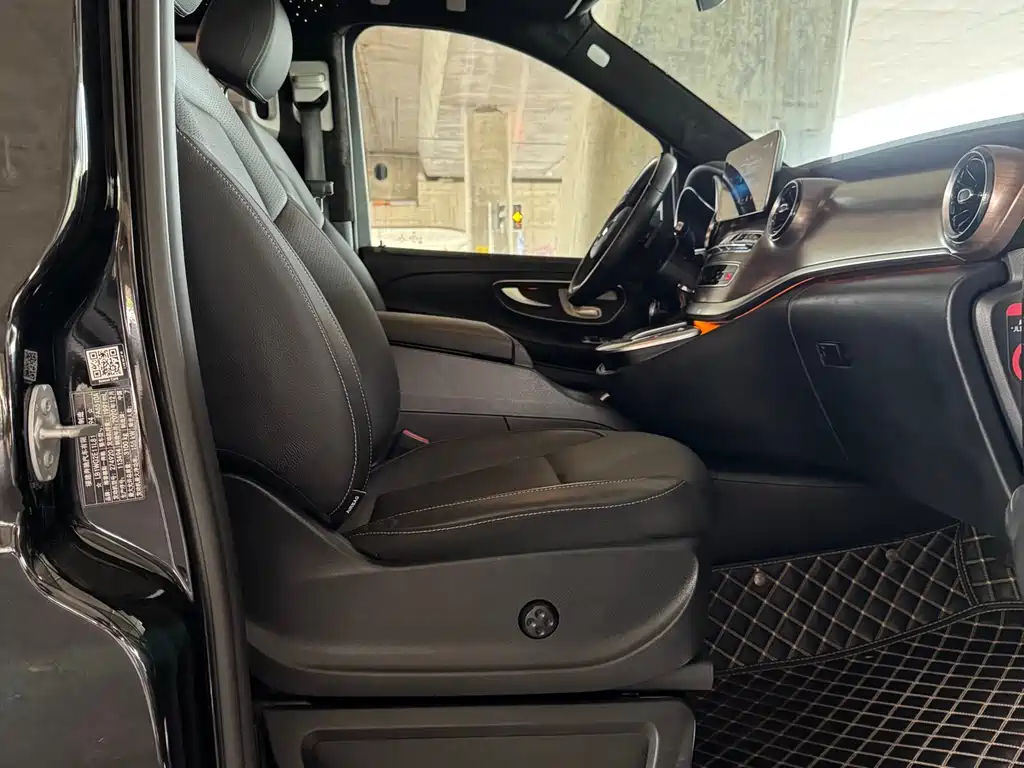 Mercedes-Benz V-Class 2021 — фото 16