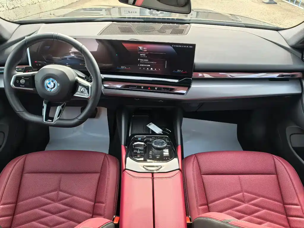 BMW i5 2024